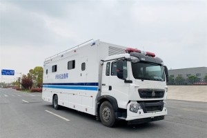 重汽豪沃单桥指挥车